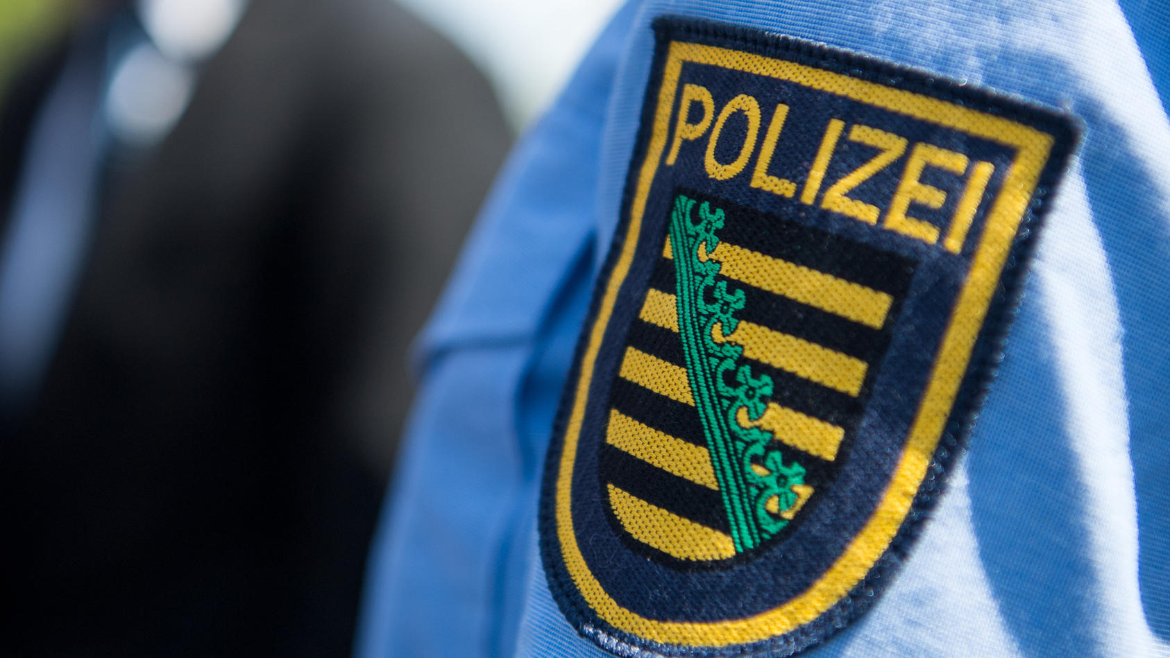 In Hainichen in Mittelsachsen ist am Samstag ein ausgebranntes Auto gefunden worden - darin ein Toter.