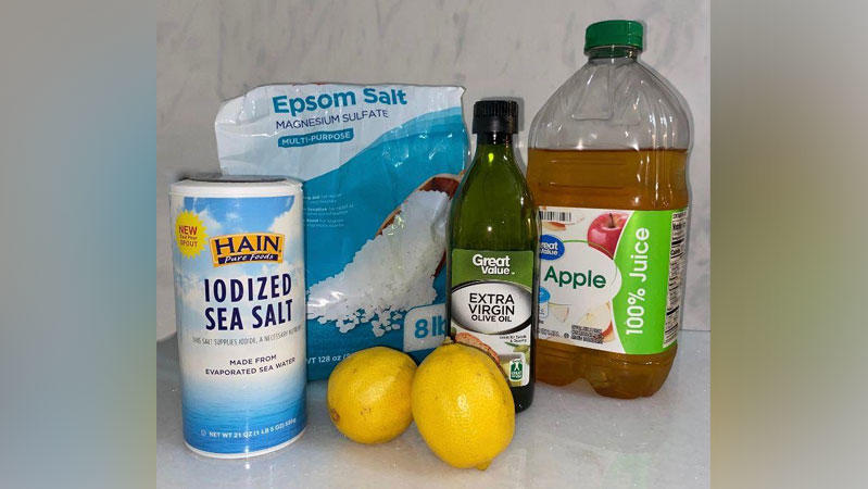 Jede Menge Salz, Olivenöl, Wasser und Apfelsaft - so sieht die Kur der Country-Sängerin aus.