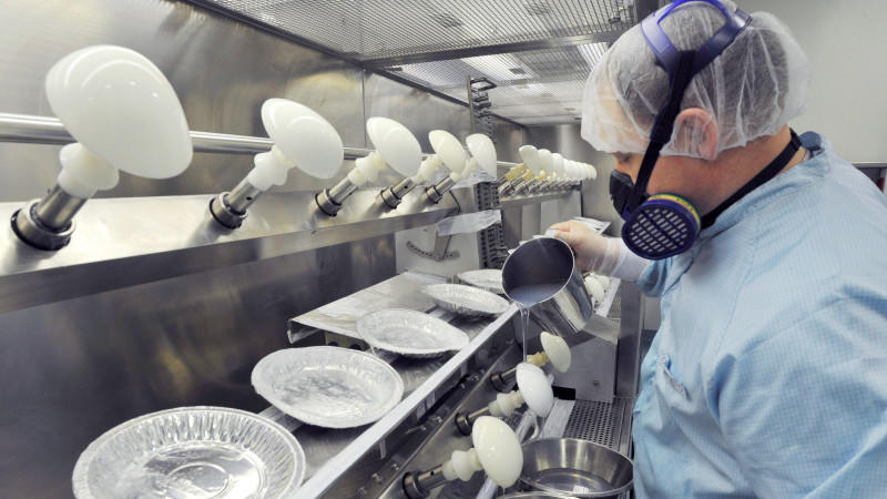 Ärzte in Deutschland raten zur Entfernung von Billig-Brustimplantaten.