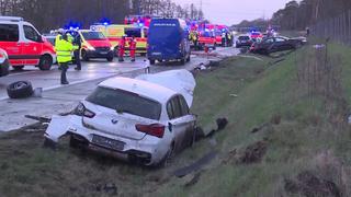Bei Glätte kam es auf der A7 am Ostermontag zu einer Serie von Unfällen