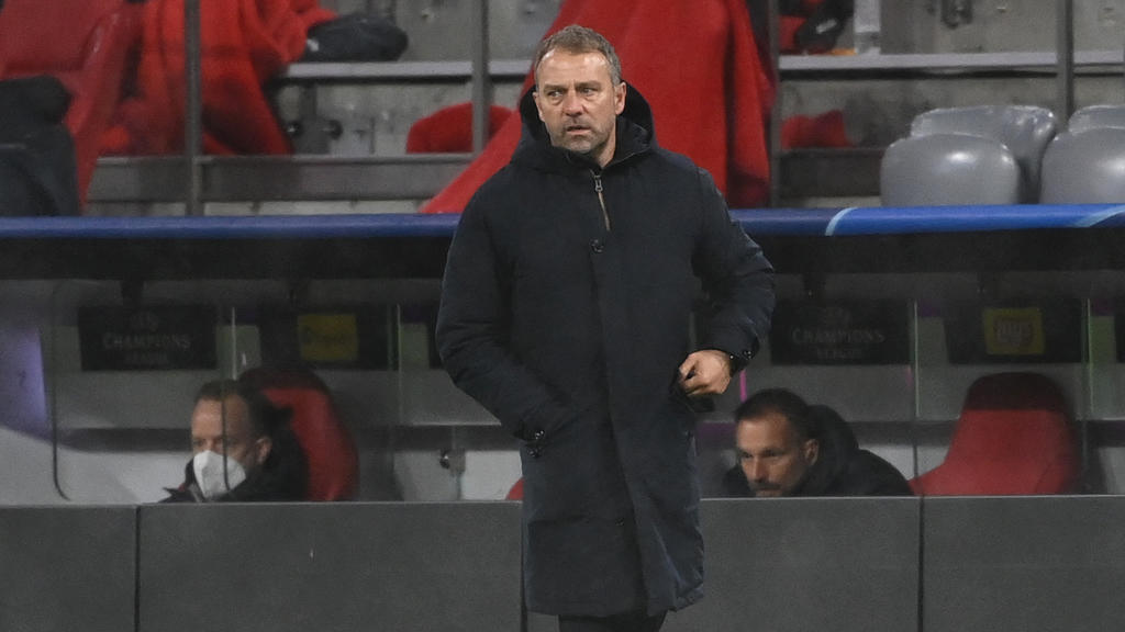 Fußball: Champions League, Bayern München - Paris Saint-Germain, K.o.-Runde, Viertelfinale, Hinspiel in der Allianz-Arena. Münchens Trainer Hansi Flick an der Seitenlinie