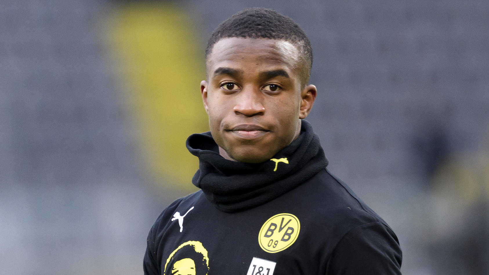 Freundin Sendet Notruf Polizeieinsatz Bei Bvb Star Moukoko