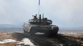  CHELYABINSK REGION, RUSSIA - APRIL 5, 2021: A T-72B3 battle tank takes part in a tank biathlon competition as part of a regional stage of the 2021 International Army Games held at the 255th training ground of Russia s Central Military District. The competition qualifies teams for the all-army stage of the Games. Donat Sorokin/TASS PUBLICATIONxINxGERxAUTxONLY TS0FBB1D