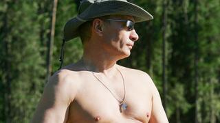 Russian President Vladimir Putin enjoys fishing on the Khemchik River in Republic of Tuva 15 August 2007. EPA/DMITRY ASTAKHOV RIA NOVOSTI/KREMLIN POOL (zu dpa 0270: "«48 Stunden in der Luft»: Moskau will sowjetische Militärmacht zurück" am 19.08.2007)  +++(c) dpa - Bildfunk+++