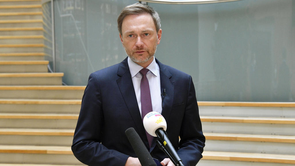 News Bilder des Tages Christian Lindner bei einem Statement der FDP zur politischen Lage im Jakob-Kaiser-Haus. Berlin, 06.04.2021 *** Christian Lindner at a statement of the FDP on the political situation at the Jakob Kaiser House Berlin, 06 04 2021