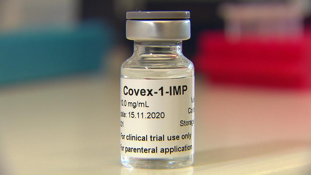 Ein neues Medikament macht Hoffnung im Kampf gegen Corona. Eine Medikamenten-Ampulle bei Corat Therapeutics in Braunschweig (13.04.21)
