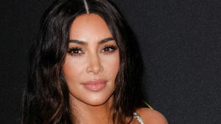 ARCHIV - 10.11.2019, USA, Santa Monica: Kim Kardashian, Reality-TV Star aus den USA, kommt zu den Peoples Choice Awards. Kosmetikprodukte und Mode haben Reality-TV-Star Kim Kardashian nach einer Schätzung des US-Magazins «Forbes» zur Milliardärin gemacht.(zu dpa «Forbes schätzt Kim Kardashians Vermögen auf eine Milliarde Dollar») Foto: Imagespace/ZUMA Wire/dpa +++ dpa-Bildfunk +++