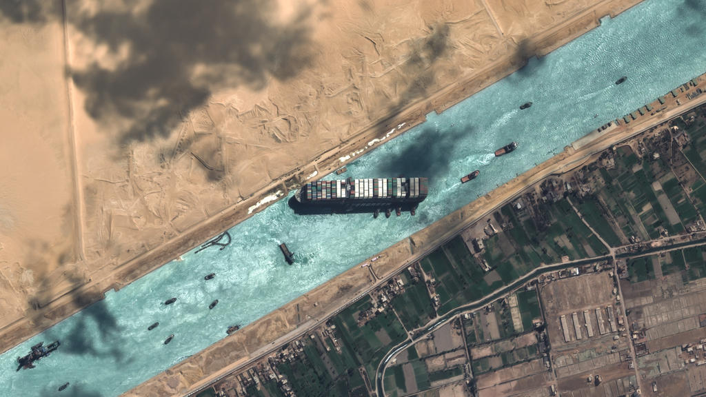 Das auf Grund gelaufene Containerschiff «Ever Given» blockiert den Suezkanal. 