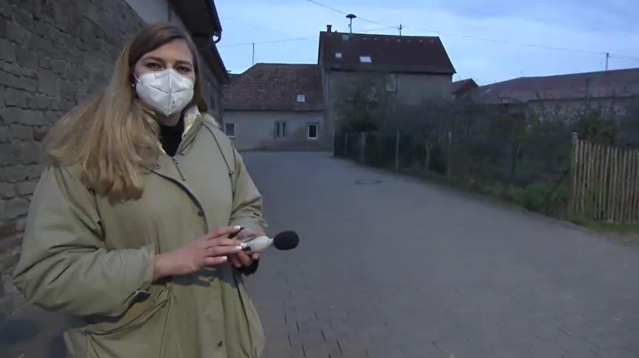 RTL-Reporterin Romy Schiemann hat früh am Morgen gemessen, wie laut Meister Eder wirklich schreit.