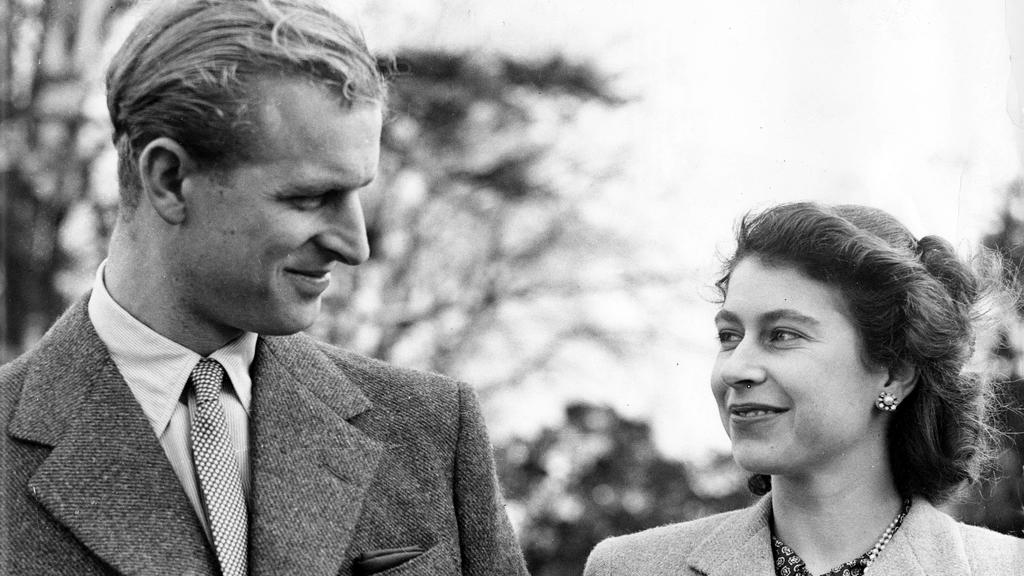 April 21, 2017 - FILE PHOTO - Britain s QUEEN ELIZABETH, the world s oldest and longest-reigning monarch, celebrates her 91st birthday. Pictured: Nov. 23, 1947 - Broadlands, Hampshire, U.K. - Daughter of King George VI and Queen Elizabeth, ELIZABETH