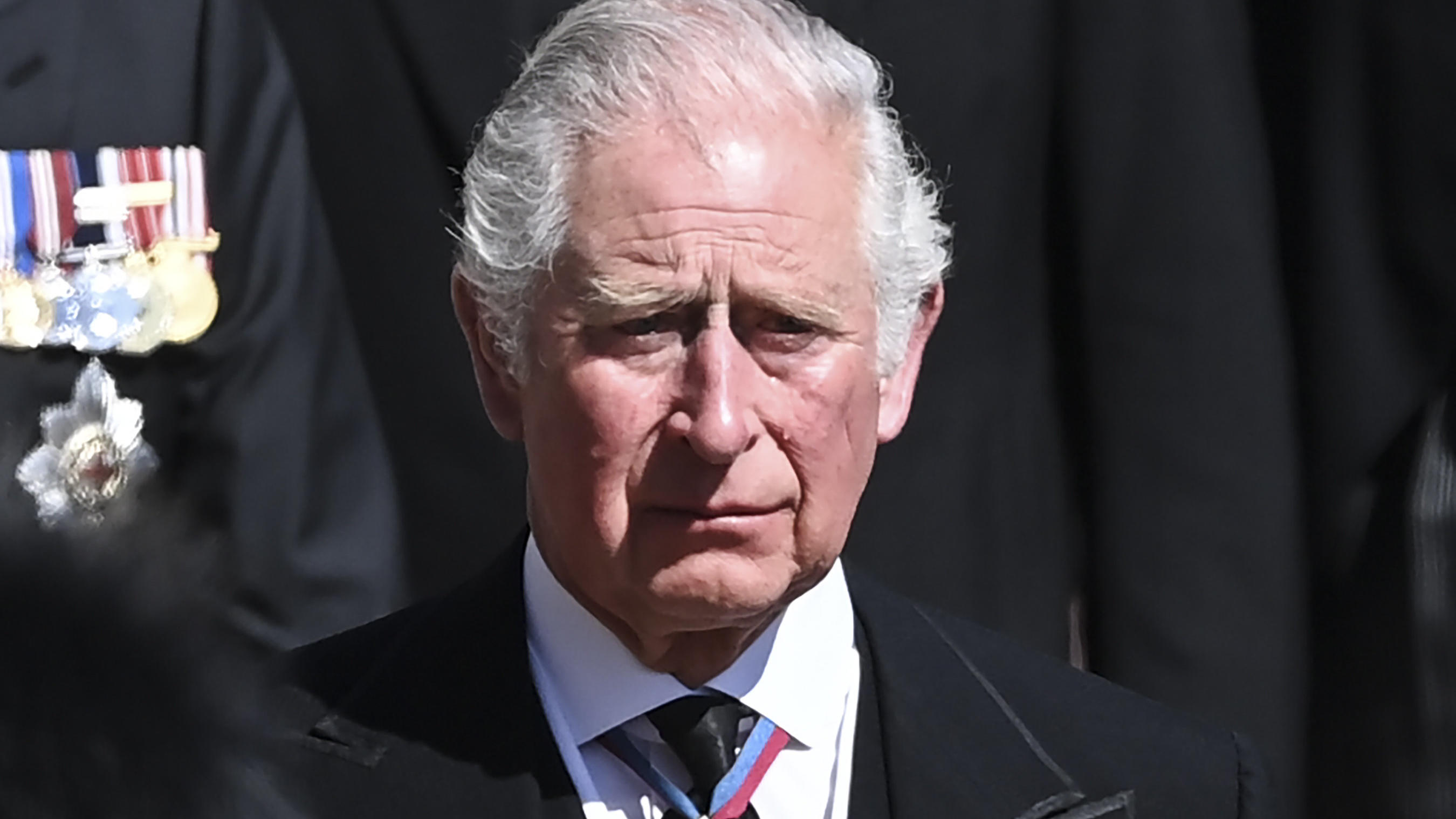 Prinz Charles ist bei der Beerdigung seines Vaters zu Tränen gerührt 