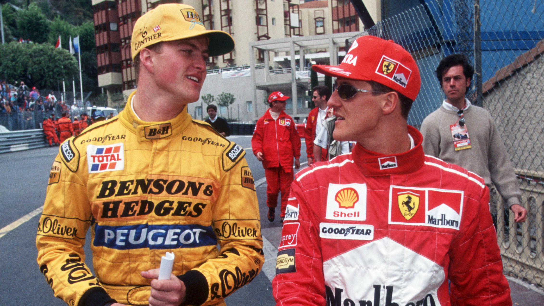 Michael Schumacher und Ralf Schumacher  fotografiert  im Team Ferrari  an den Rennstrecken der Fia World Serie von 2010-2012. | Verwendung weltweit