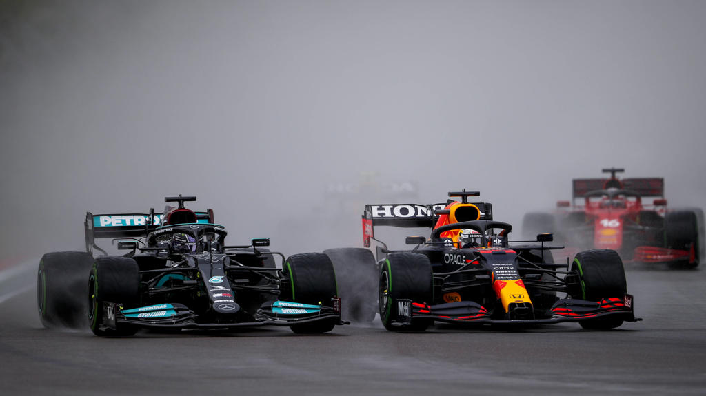 Start of the race, 44 HAMILTON Lewis gbr, Mercedes AMG F1 GP W12 E Performance, 33 VERSTAPPEN Max nld, Red Bull Racing Honda RB16B, action during the Formula 1 Pirelli Gran Premio Del Made In Italy E Dell emilia Romagna 2021 from April 16 to 18, 202