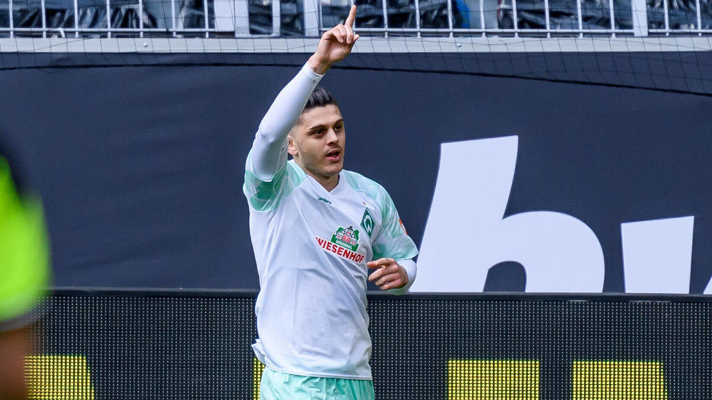 BV Borussia Dortmund vs. SV Werder Bremen - 1. Bundesliga Dortmund, Deutschland, 18.04.2021: Milot Rashica SV Werder Bremen Torjubel, jubelt nach seinem Treffer zum 0:1 bei dem Spiel der 1. Bundesliga zwischen BV Borussia Dortmund und SV Werder Brem