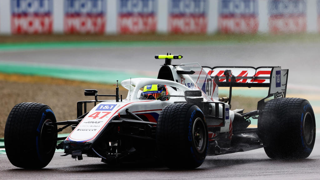 IMOLA, ITALY - APRIL 18: Mick Schumacher of Germany driving the (47) Haas F1 Team VF-21 Ferrari with a missing front wing during the F1 Grand Prix of Emilia Romagna at Autodromo Enzo e Dino Ferrari on April 18, 2021 in Imola, Italy. (Photo by Bryn Le