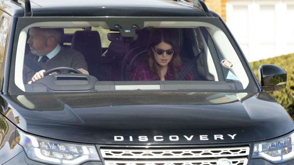 Prinzessin Eugenie verlässt am Tag nach der Trauerfeier für Prinz Philip Windsor Castle.