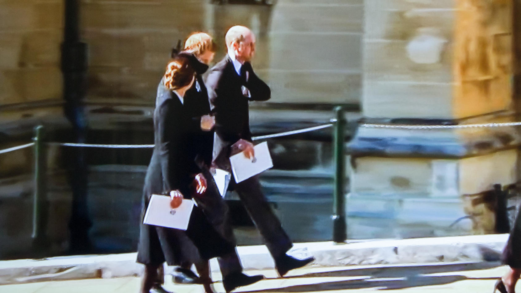 Herzogin Kate, Prinz Harry und Prinz William nach dem Trauergottesdienst für den verstorbenen Prinz Philip - hier sprechen die Brüder wieder miteinander