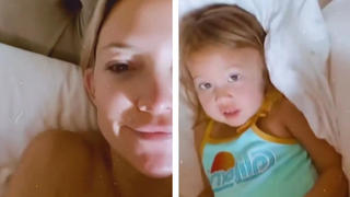 Schauspielerin Kate Hudson (42) und ihre Tochter Rani Rose singen am Sonntagmorgen gemeinsam im Bett.