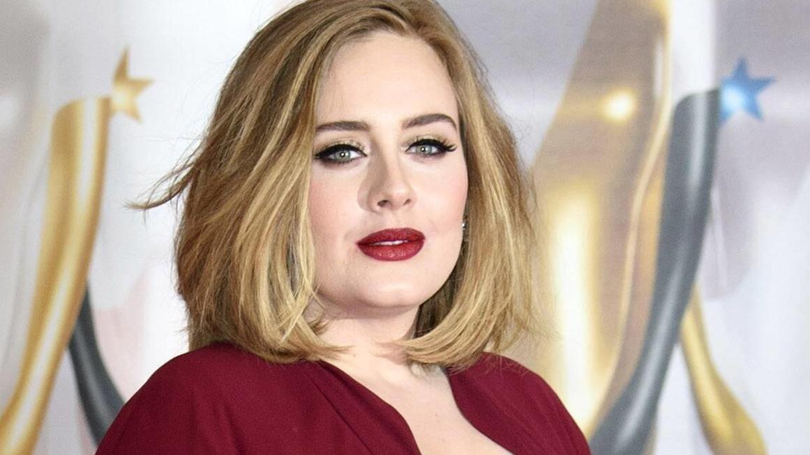 Adele Im Liebes Gluck Sangerin Soll Heimliche Beziehung Mit Jugendfreund Fuhren