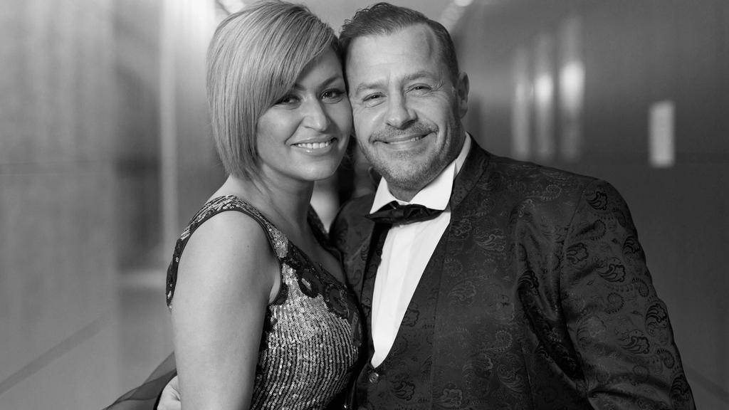 Willi Herren mit Ehefrau Jasmin Jennewein bei der 13. Dorint Charity Sports Night 2019 im Dorint Hotel an der Messe in Deutz. Köln, 08.12.2019 *** Willi Herren with wife Jasmin Jennewein at the 13 Dorint Charity Sports Night 2019 in the Dorint Hotel