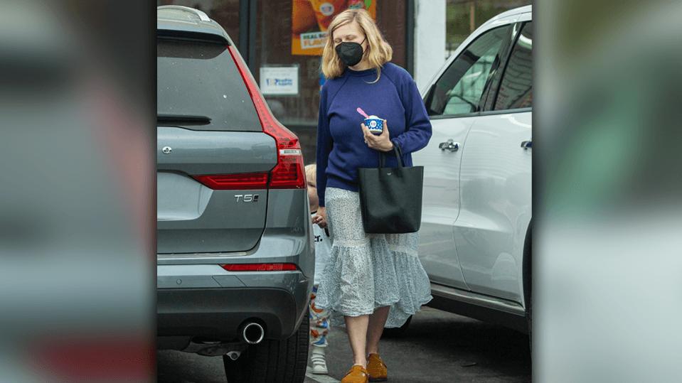 Kirsten Dunst mit Sohn Ennis in L.A. unterwegs.