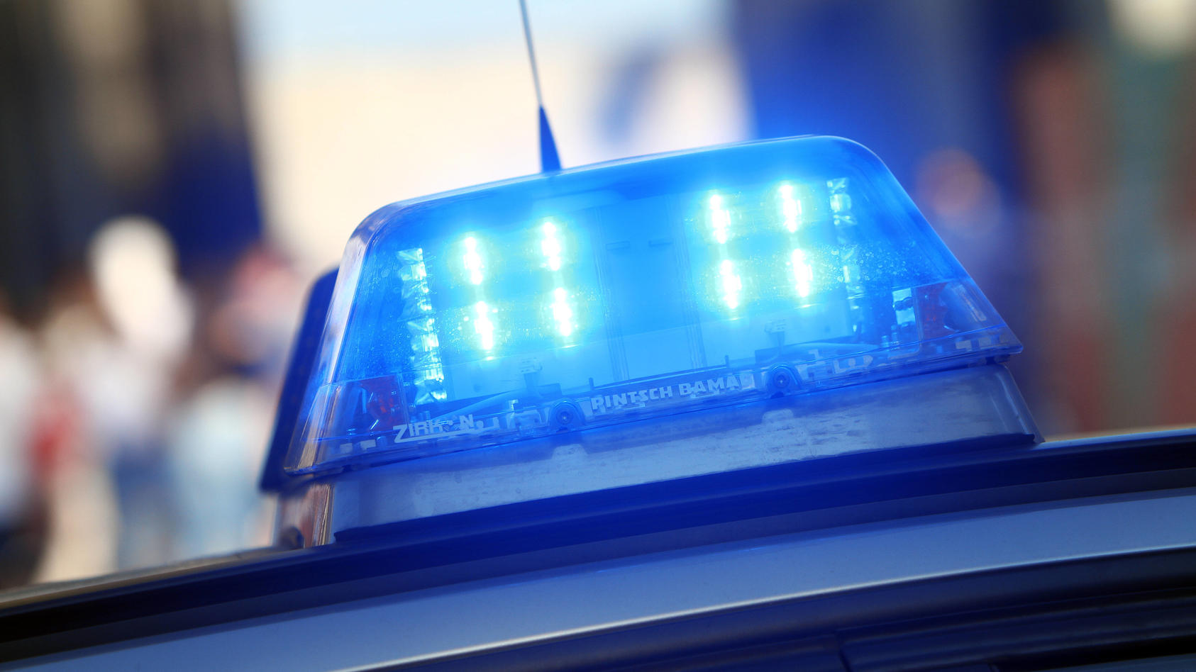 Einsatzwagen der Polizei bei einem Einsatz in der Innenstadt von Köln, Nordrhein Westfalen, Deutschland *** Foto: Symbolbild
