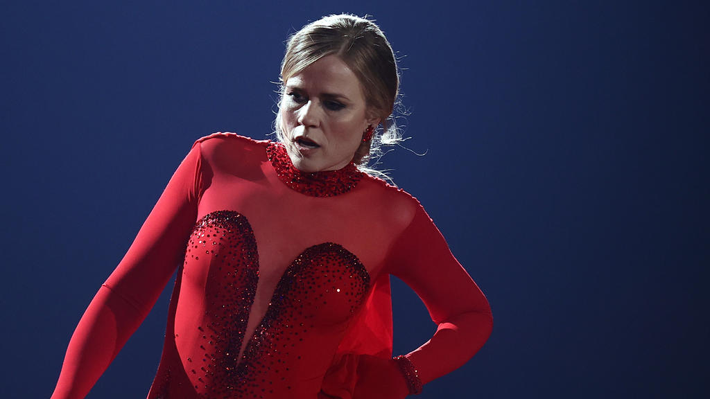 Ilse DeLange verspürt vor der Show starke Schmerzen im Fuß - jetzt ist sie zur Behandlung beim Physiotherapeuten.