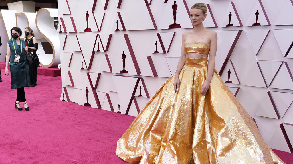 Schauspielerin Carey Mulligan (35) geht beim Gold-Trend voll mit.