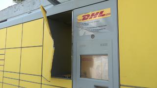 Die Feuerwehr befreite den 15-Jährigen aus einer Packstation in Frankfurt Sossenheim.