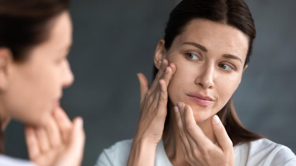 Feuchtigkeitsseren: Anti-Aging-Wunder oder nur ein Frischekick?