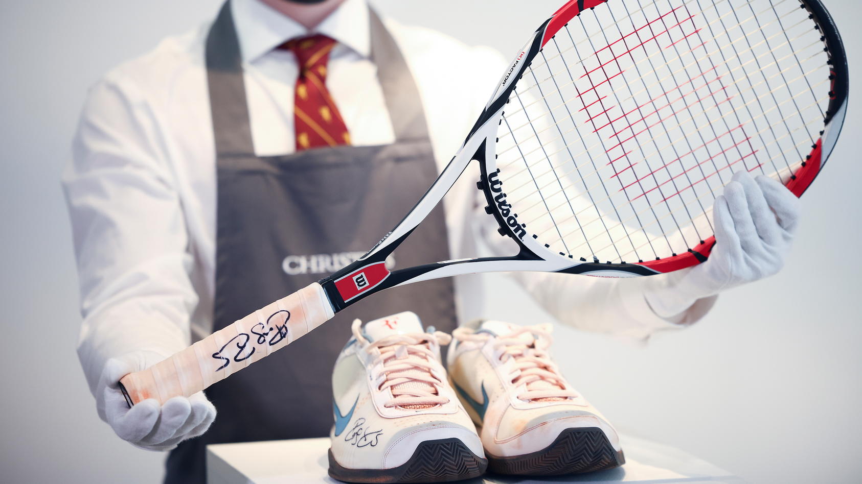 Roger Federer Versteigert Seine Tennis Ausrustung Fur Einen Guten Zweck