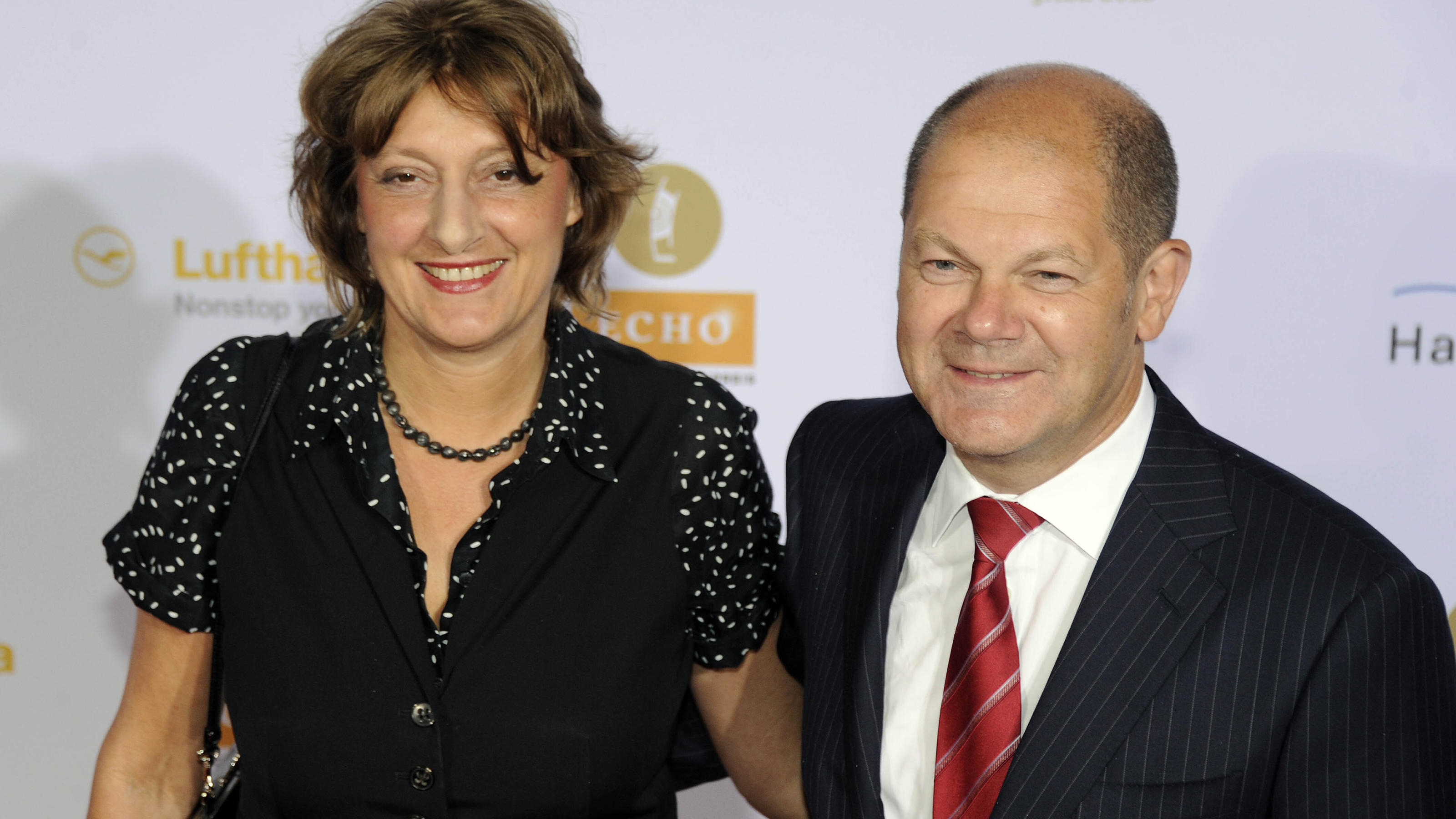 Bundeskanzler Olaf Scholz und SPD-Politikerin Britta Ernst sind seit 1998 verheiratet und leben kinderlos in Brandenburgs Landeshauptstadt Potsdam.