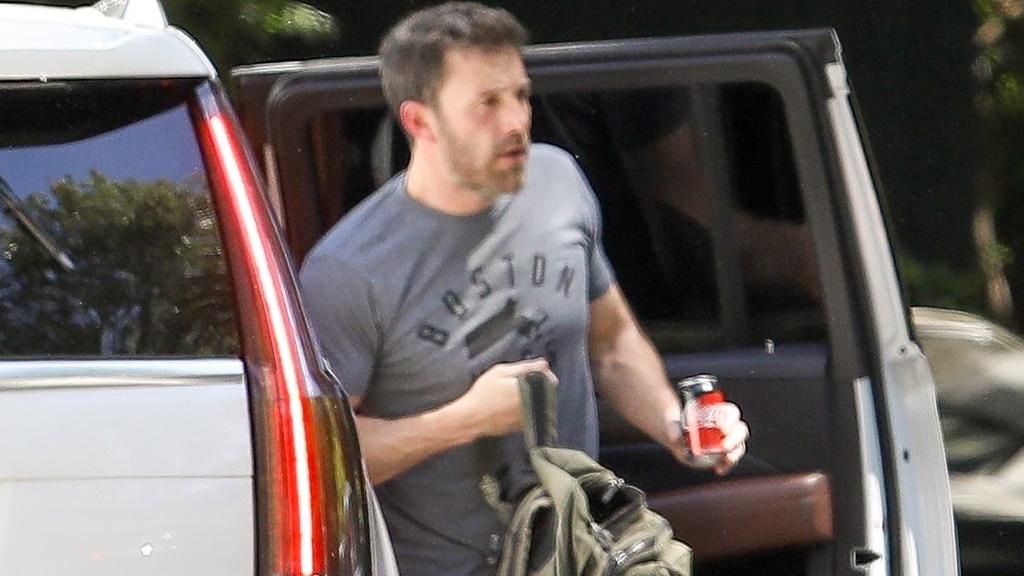 Geht da wieder was? Ben Affleck steigt aus einem Wagen aus, der Jennifer Lopez gehört.