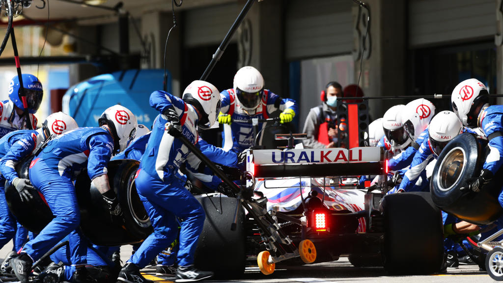 PORTIMAO, PORTUGAL - MAY 02: Nikita Mazepin of Russia driving the (9) Haas F1 Team VF-21 Ferrari comes in for a tyre change during the F1 Grand Prix of Portugal at Autodromo Internacional Do Algarve on May 02, 2021 in Portimao, Portugal. (Photo by Pe