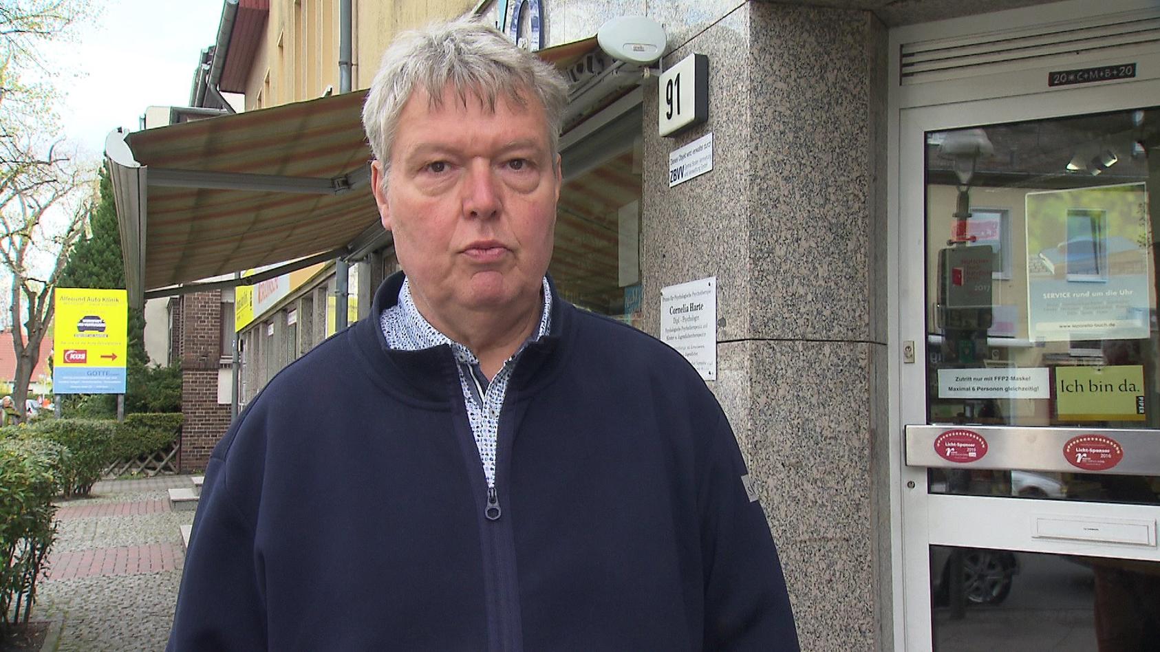 Buchhändler Heinz Ostermann wurde mehrfach Opfer rechtsextremer Gewalt
