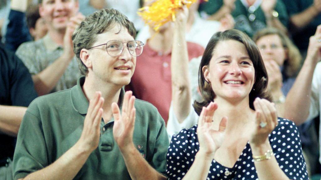 Bill Gates USA/CEO Microsoft und seine Frau Melinda anlässlich eines Basketballspiels in Seattle