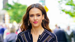 Jessica Alba is all smiles when out and about in NEw YorkPictured: Jessica AlbaRef: SPL5090135 150519 NON-EXCLUSIVEPicture by: SplashNews.comSplash News and PicturesLos Angeles: 310-821-2666New York: 212-619-2666London: 0207 644 7656Milan: 02 4399 8577photodesk@splashnews.comWorld Rights, No Portugal Rights