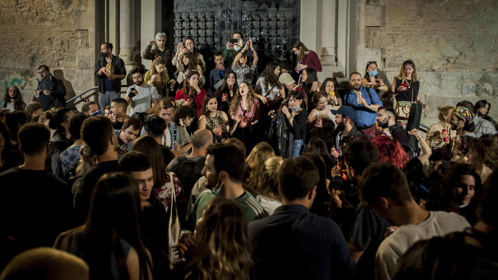 May 8, 2021, Barcelona, Spain: People gather and make party in a square of Barcelona s Gracia district shortly before the lifting of the State of Alarm in Spain. The State of Alarm that the Spanish Government decreed for the second time six months a