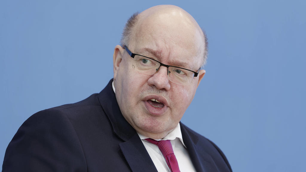 Peter Altmaier 2021-04-27, Deutschland, Berlin - Bundespressekonferenz: Peter Altmaier CDU, Bundesminister für Wirtschaft und Energie, präsentiert die Frühjahrsprognose der Bundesregierung für die wirtschaftliche Entwicklung Deutschlands. *** Peter