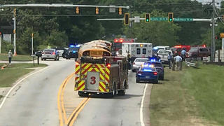Einsatzkräfte am Unfallort in Walton County (Georgia): Hier soll der gemobbte Junge (11) aus dem Schulbus gesprungen sein.