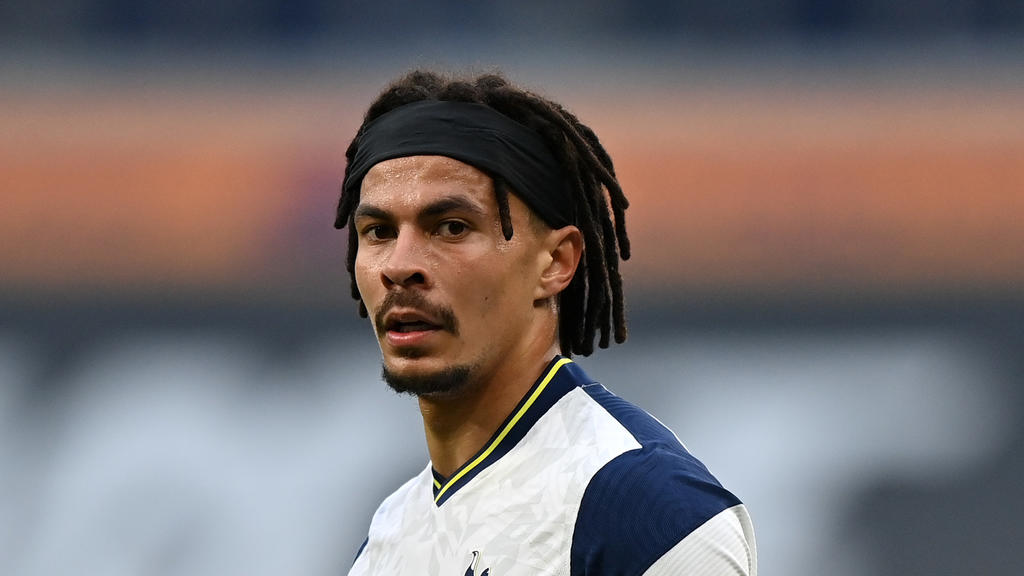 LONDON, ENGLAND - MAY 02: Dele Alli of Tottenham Hotspur in action during the Premier League match between Tottenham Hotspur and Sheffield United at Tottenham Hotspur Stadium on May 02, 2021 in London, England. Sporting stadiums around the UK remain