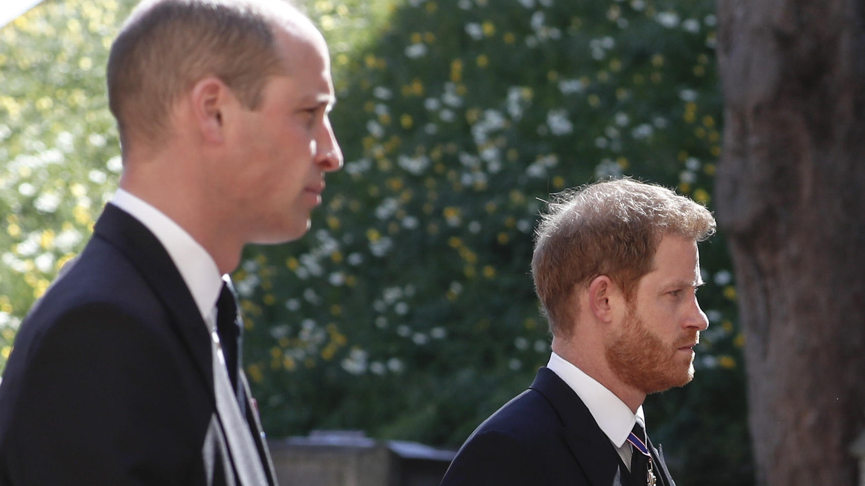 Die Prinzen William und Harry bei der Beerdigung von Großvater und Prinz Philip. Auch bei der Gedenkfeier im Ehren ihrer Mutter Diana werden sie im Juli physisch wieder vereint, sollen jedoch getrennt trauern wollen - jeder mit einer eigenen Gedenkre