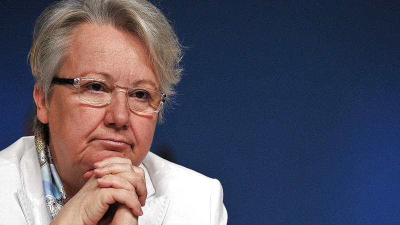 Bundesbildungsministerin Annette Schavan verfolgt am 15.11.2011 in Leipzig den CDU-Parteitag.