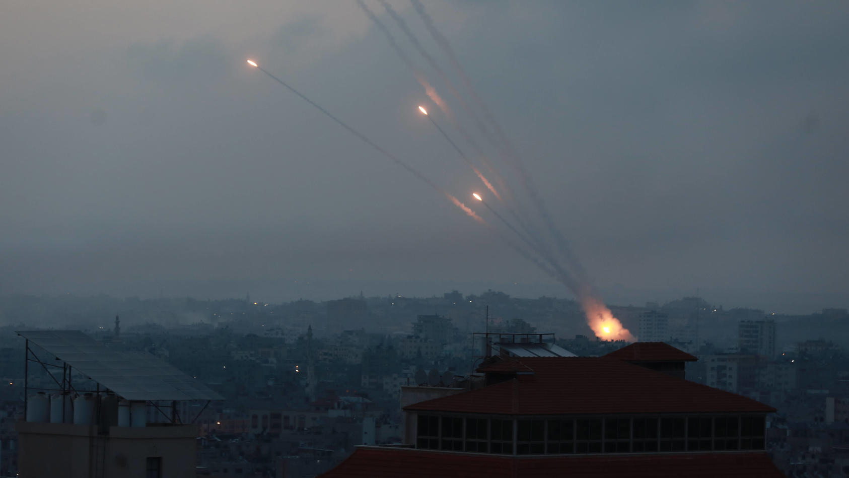 Die Terrororganisation Hamas hat mehr als 200 Raketen auf Israel abgefeuert