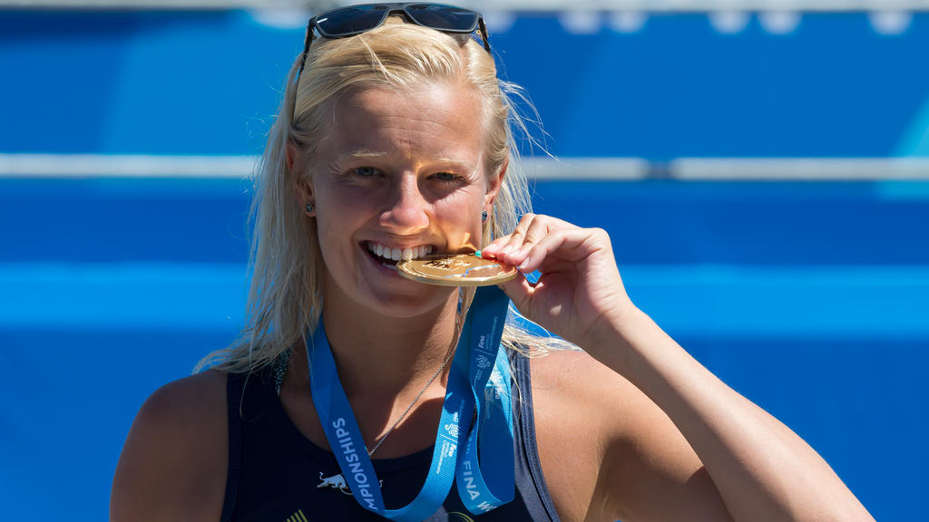 Rhiannan Iffland of Australia celebrates her victory during the awarding ceremony for the Women's 20m High Dive final at the 17th FINA Aquatics World Championships held in Budapest, Hungary on July 29, 2017.