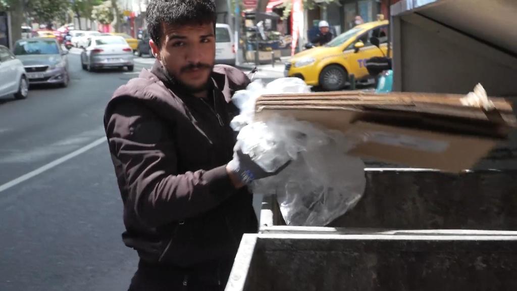 Mustafa Baydar verkauft Müll weiter an Recyklingfirmen.