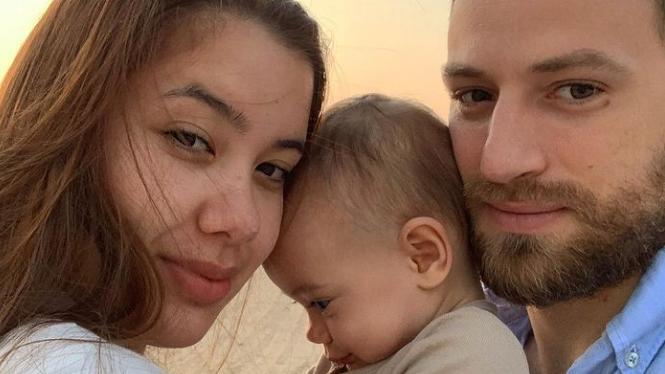Caroline Crouch und ihre kleine Familie.