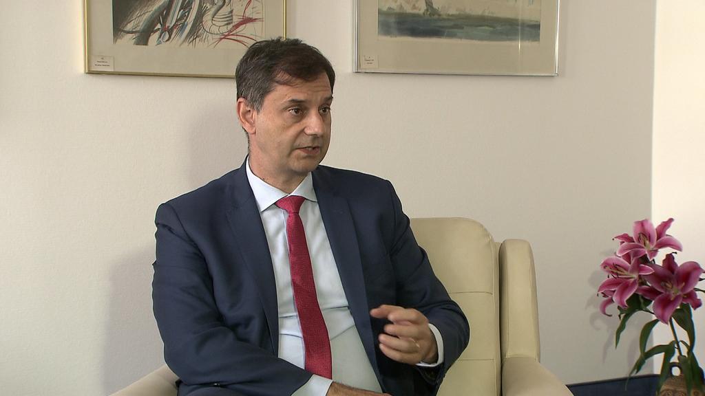 Der griechische Tourismusminister Harry Theoharis im exklusiven RTL-Interview