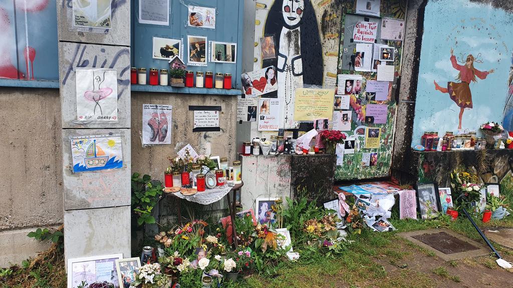 Die Mauer am Mülheimer Hafen wird zur Gedenkstätte für Barby Kelly