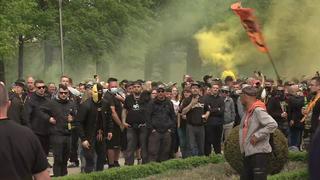 Dynamo Dresden: Fans feiern Aufstieg mit Pyrotechnik, Flaschenwürfen und Gewalt gegen die Polizei - aber ohne Einhaltung der Corona-Regeln
